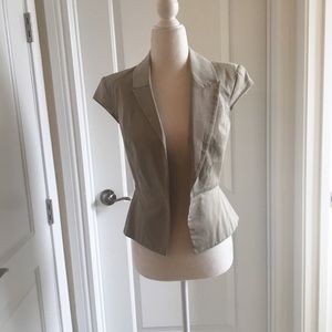 🏝 New York and Company cropped blazer